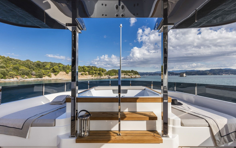 Custom line Navetta 37