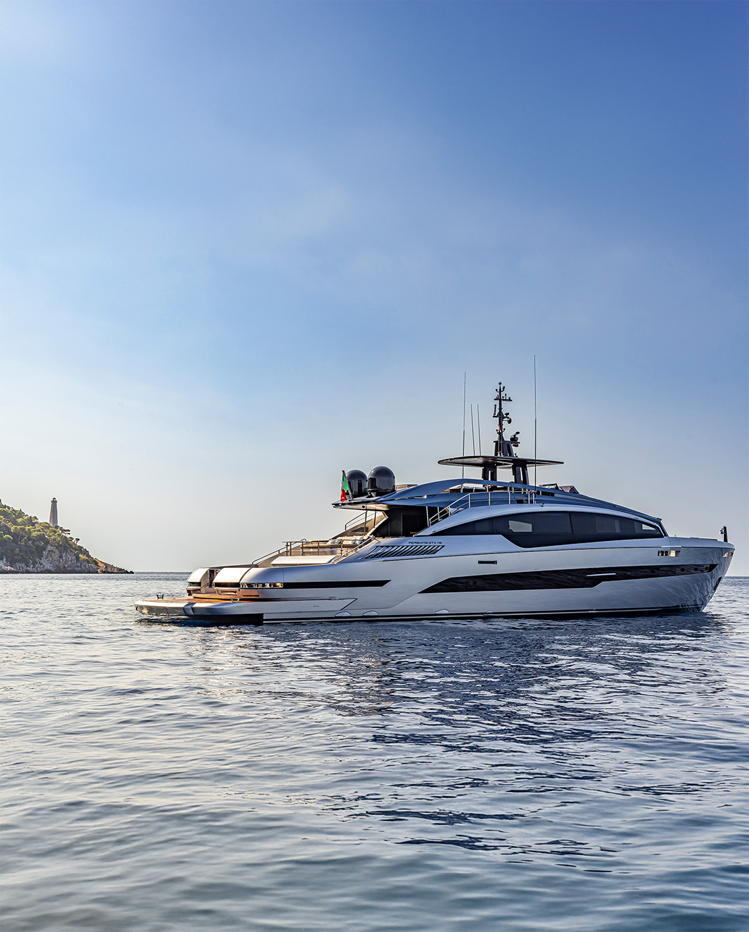 Side View Pershing Pershing: 40 Years of Design, Speed, and Boldness on the Water