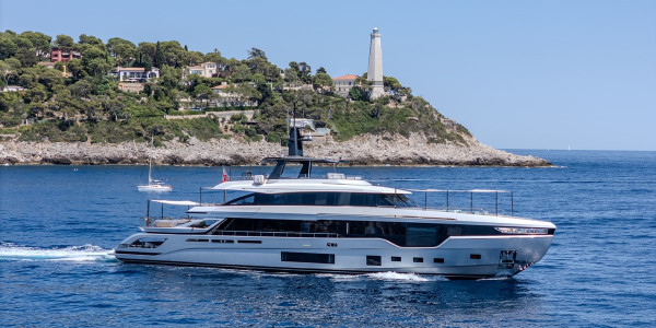 AZIMUT YACHTS Azimut Grande Trideck BLUE EYES