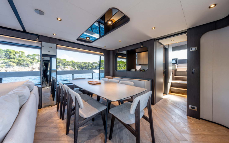FERRETTI YACHTS 800