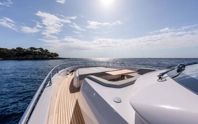 FERRETTI YACHTS 800
