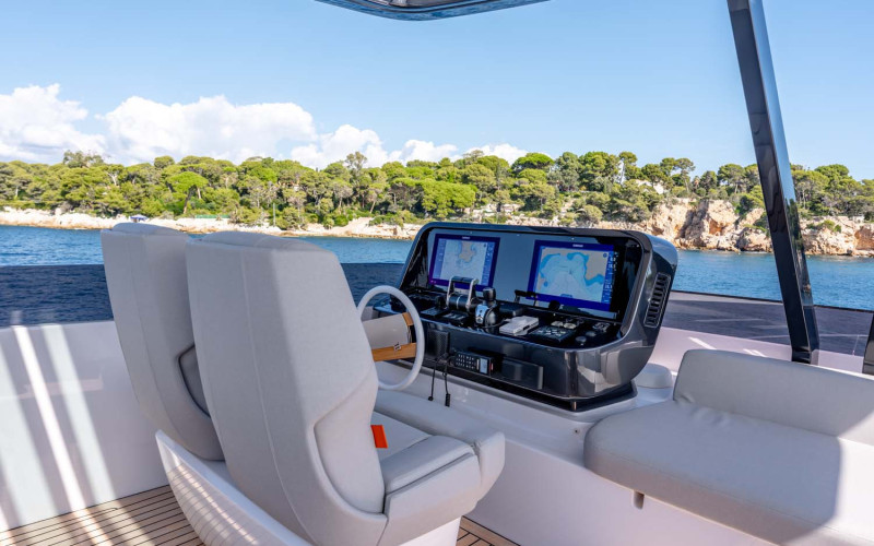 FERRETTI YACHTS 800