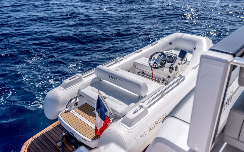 FERRETTI YACHTS 800