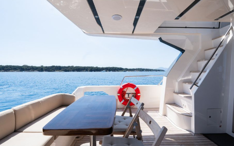 FARADAY YACHTS MAXWELL 64