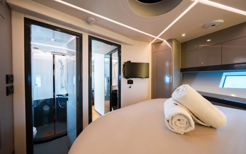 FARADAY YACHTS MAXWELL 64