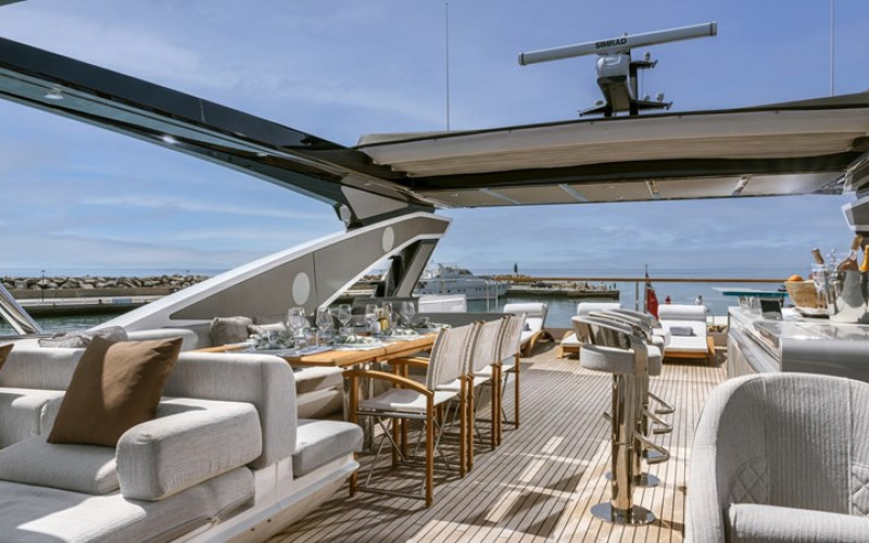 SUNSEEKER 90 OCEAN W OF JERSEY