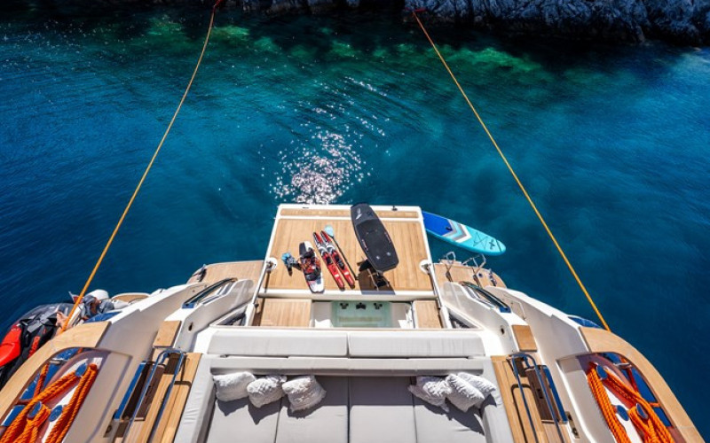 CUSTOM LINE Navetta 33 SK