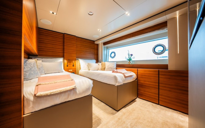 CUSTOM LINE Navetta 33 SK