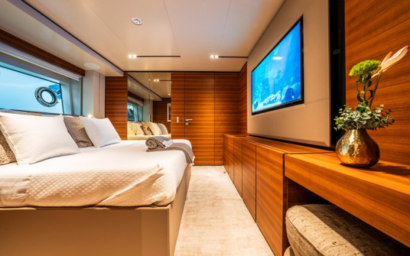 CUSTOM LINE Navetta 33 SK