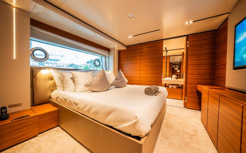 CUSTOM LINE Navetta 33 SK