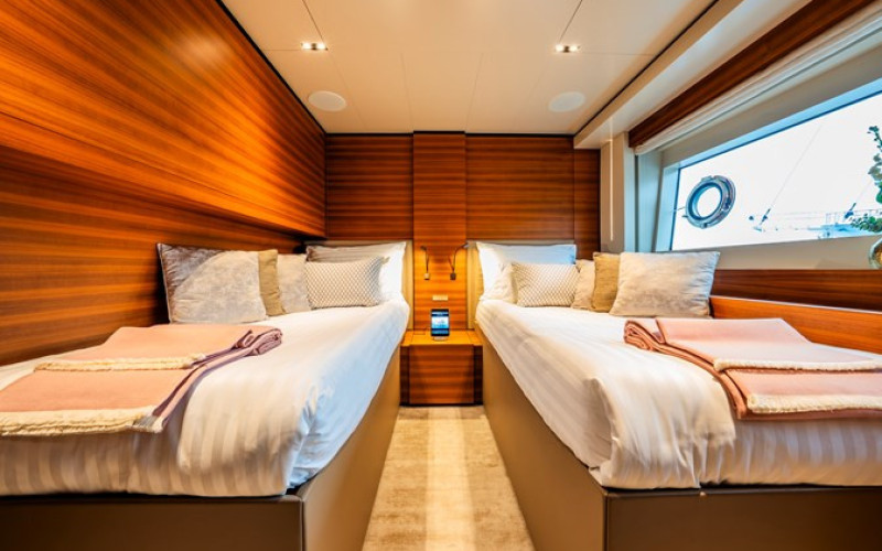 CUSTOM LINE Navetta 33 SK