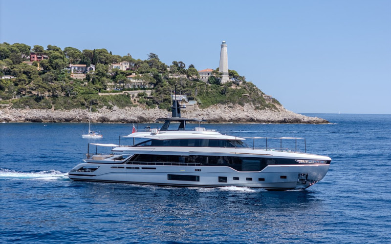AZIMUT YACHTS Azimut Grande Trideck BLUE EYES