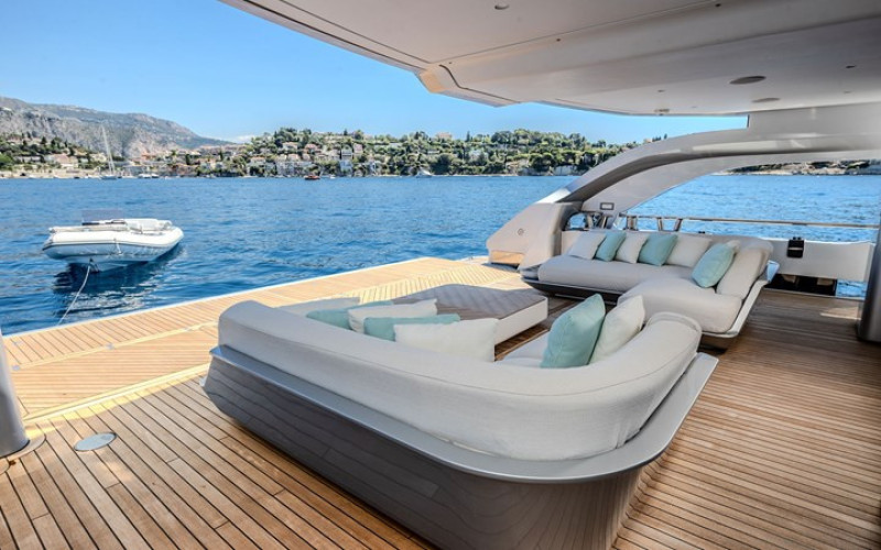 AZIMUT YACHTS Azimut Grande Trideck BLUE EYES
