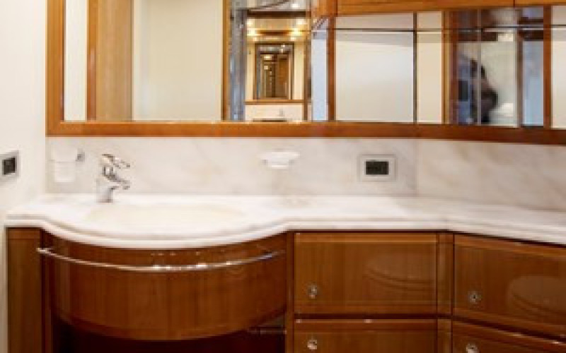 FERRETTI YACHTS LADY VICTORIA