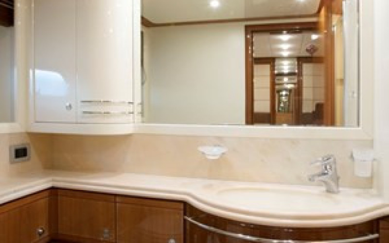FERRETTI YACHTS LADY VICTORIA