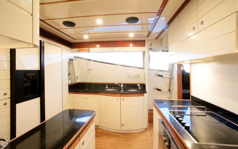 FERRETTI YACHTS LADY VICTORIA