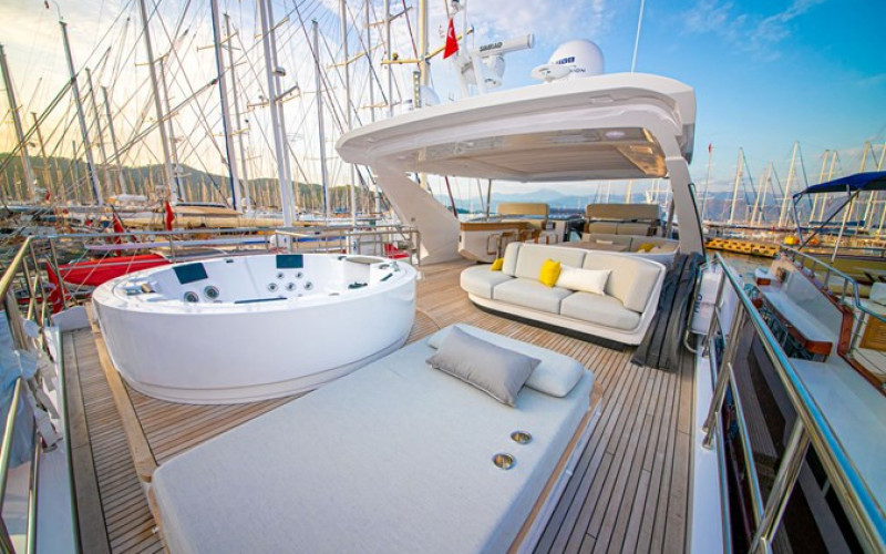 AZIMUT YACHTS NIRVANA BY THE SEA