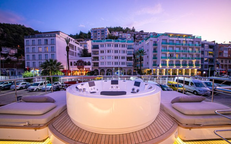 AZIMUT YACHTS NIRVANA BY THE SEA