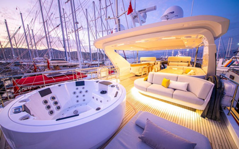 AZIMUT YACHTS NIRVANA BY THE SEA