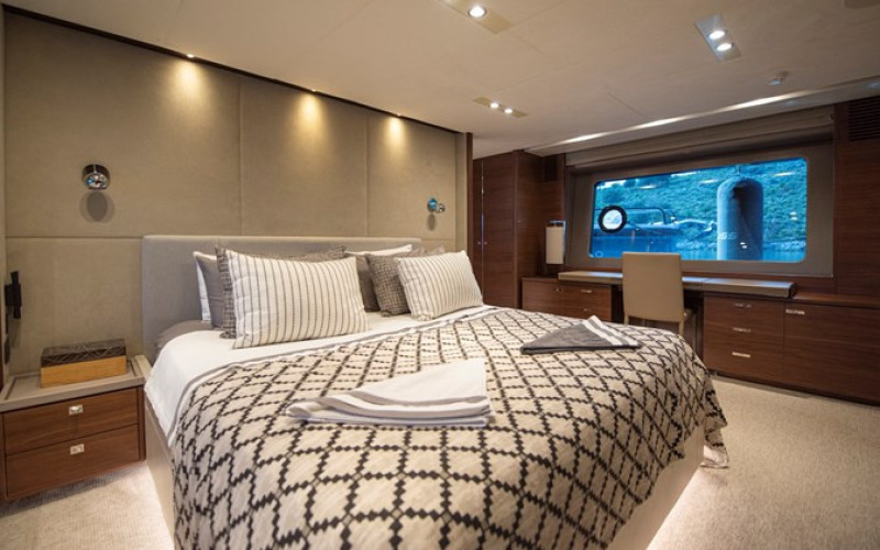 PRINCESS YACHTS 88 Motor Yacht LADY PARISA