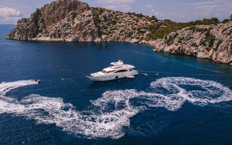 FERRETTI YACHTS 830 MAYBE NOT