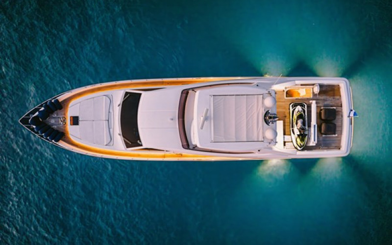 FERRETTI YACHTS 830 MAYBE NOT