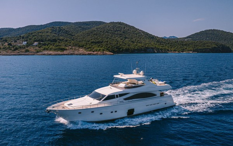 FERRETTI YACHTS 830 MAYBE NOT
