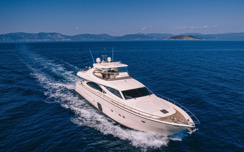 FERRETTI YACHTS 830 MAYBE NOT