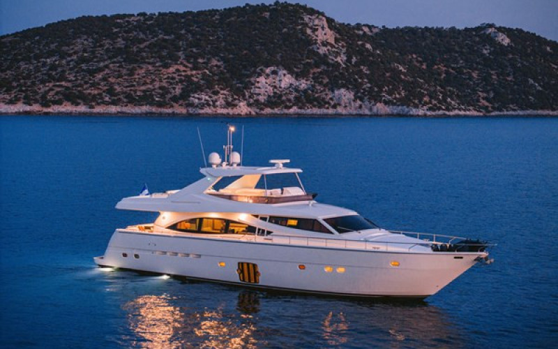 FERRETTI YACHTS 830 MAYBE NOT