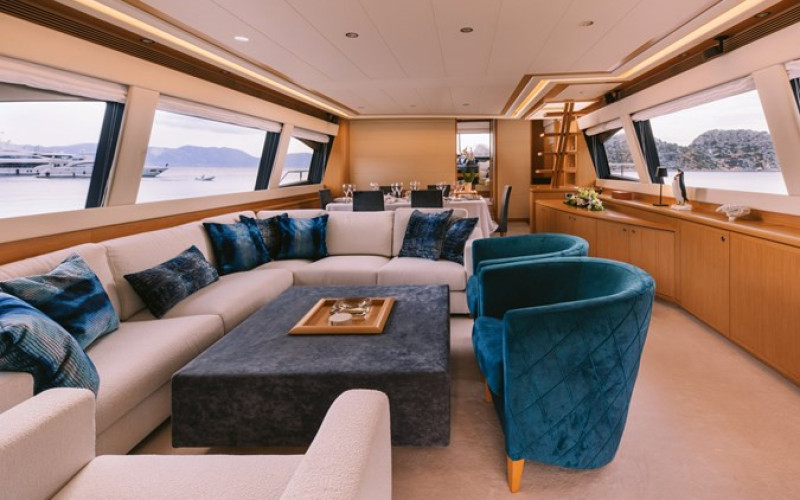 FERRETTI YACHTS 830 MAYBE NOT
