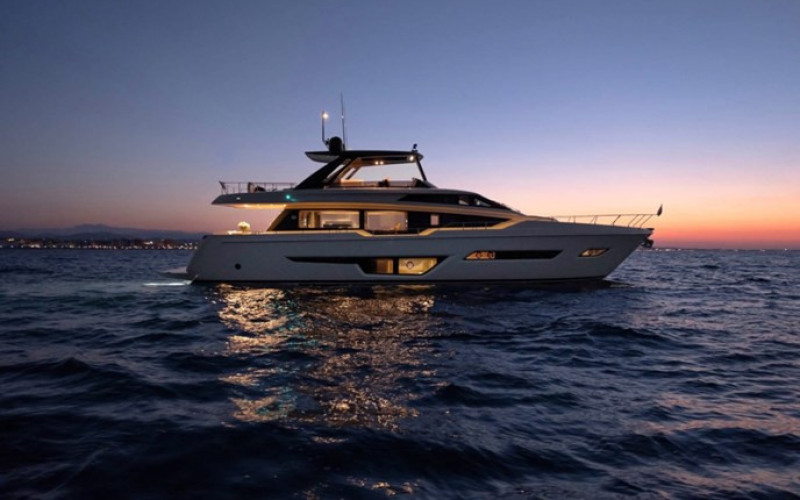 FERRETTI YACHTS 780 LD