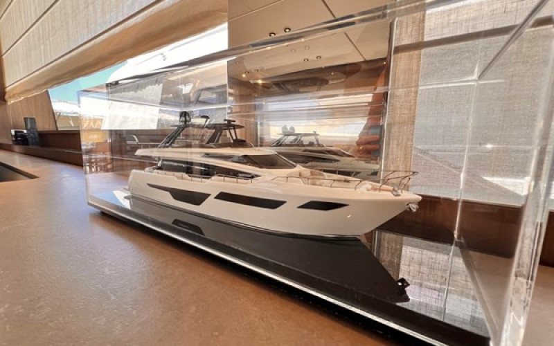 FERRETTI YACHTS 780 LD