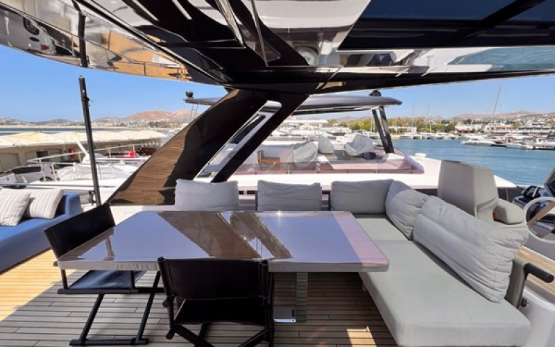 FERRETTI YACHTS 780 LD