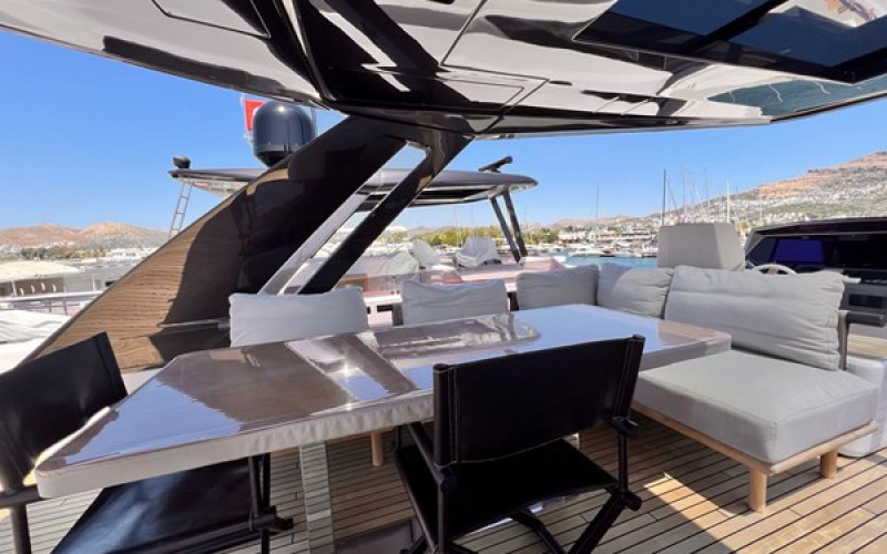 FERRETTI YACHTS 780 LD