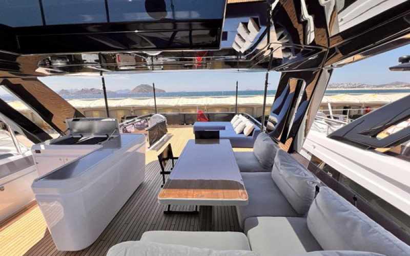 FERRETTI YACHTS 780 LD