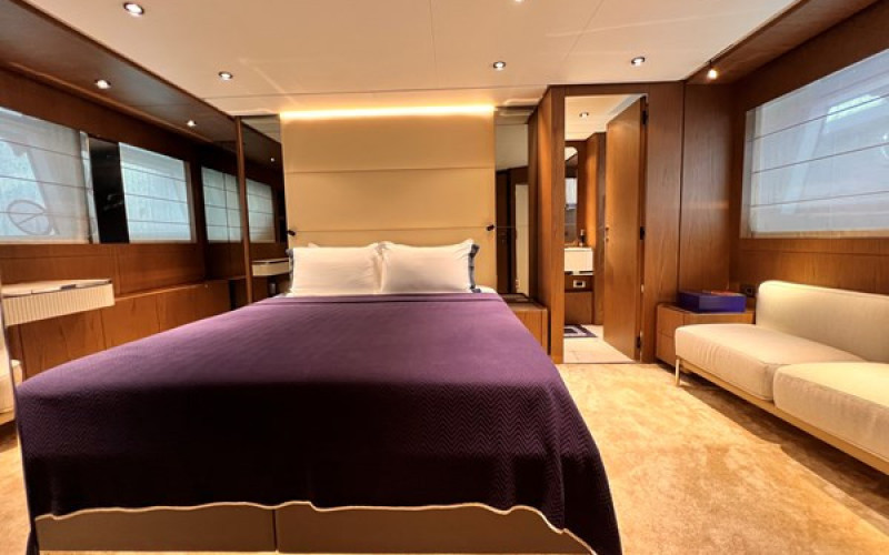 FERRETTI YACHTS 780 LD