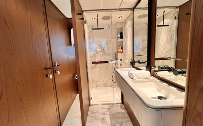 FERRETTI YACHTS 780 LD