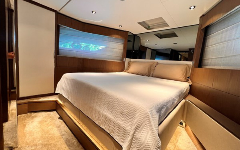 FERRETTI YACHTS 780 LD