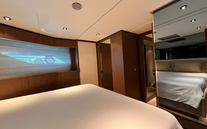 FERRETTI YACHTS 780 LD