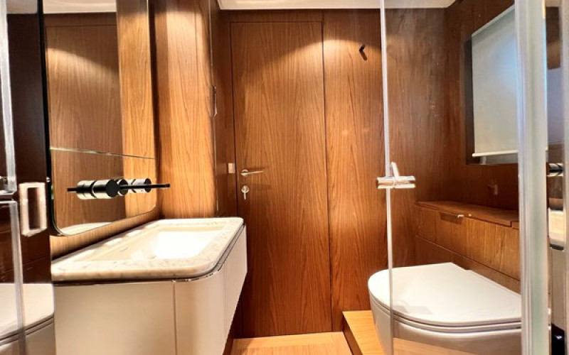 FERRETTI YACHTS 780 LD