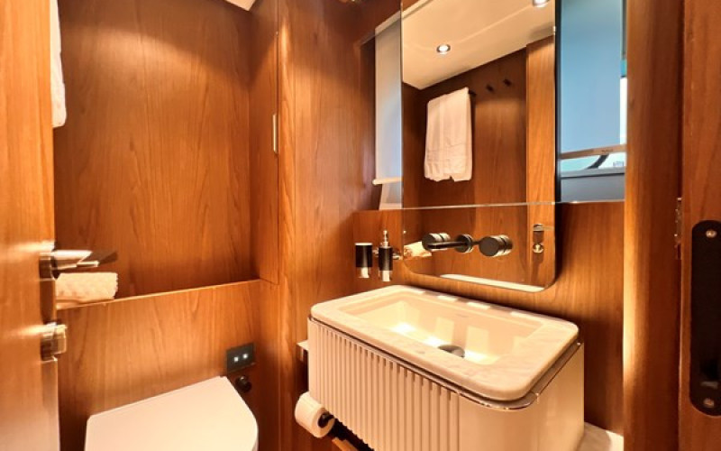 FERRETTI YACHTS 780 LD