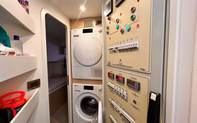 FERRETTI YACHTS 780 LD