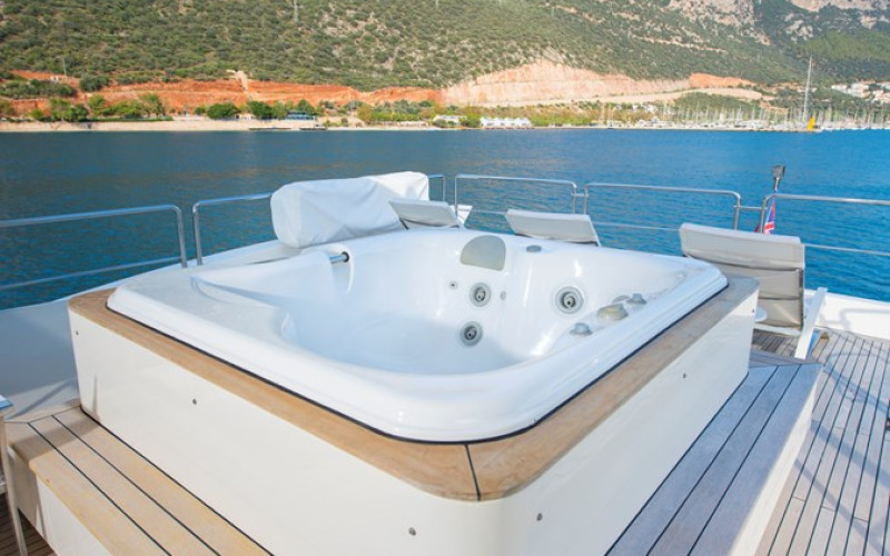 AZIMUT YACHTS 105 LA RUBIA