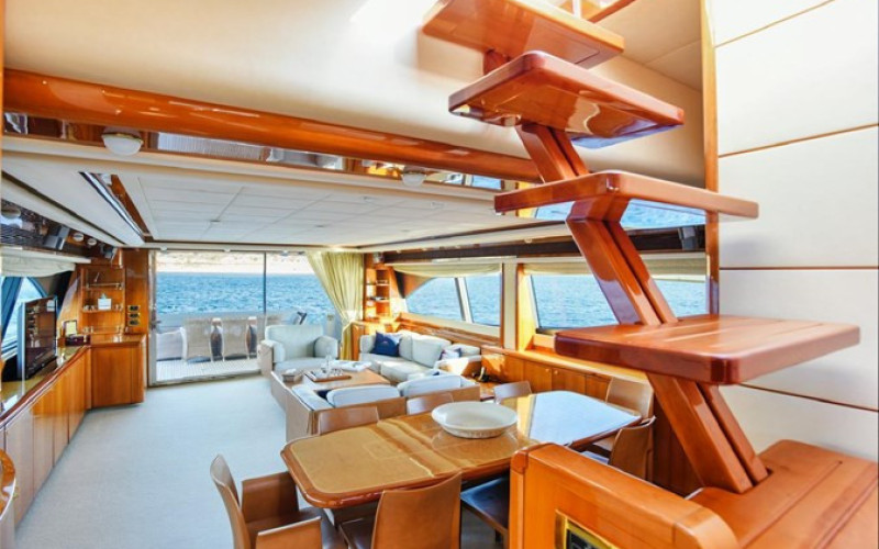 FERRETTI YACHTS 881 FERRETTI 881