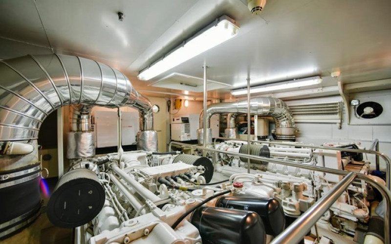 FERRETTI YACHTS 881 FERRETTI 881