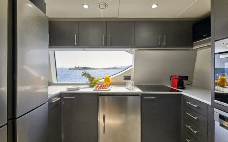 AZIMUT YACHTS 85F LA FENICE
