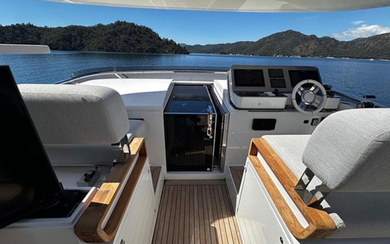 AZIMUT YACHTS GRANDE 27 ALEX10