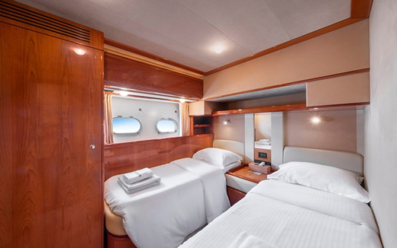 FERRETTI YACHTS 760 HARVESTER