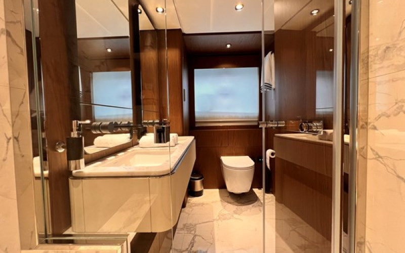 FERRETTI YACHTS 780 LD
