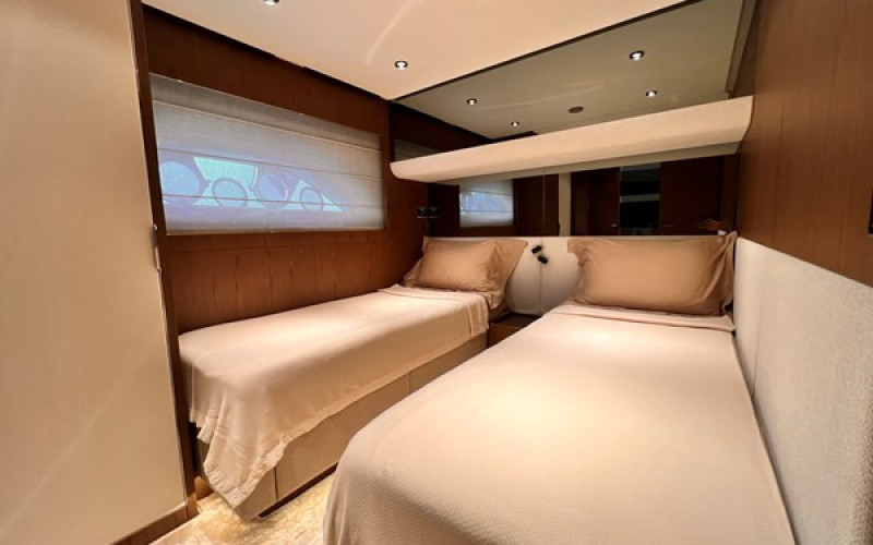 FERRETTI YACHTS 780 LD
